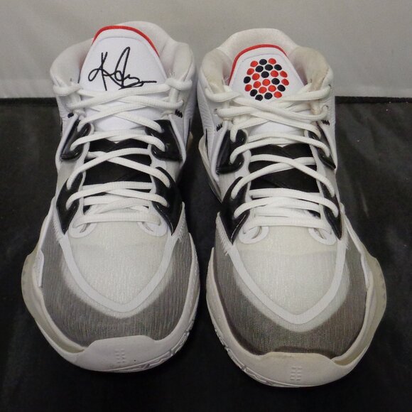 Brand New Nike Kyrie Infinity White/Black/Red shoes. New In Box. Mens 9.5 F53
